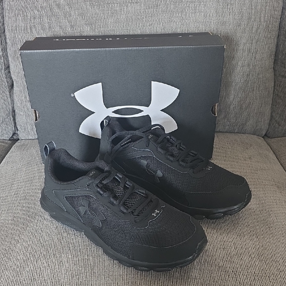 Mens Under Armour All-Black Charged Assert‎ 9, Size 9.5 Extra Wide, New In Box.